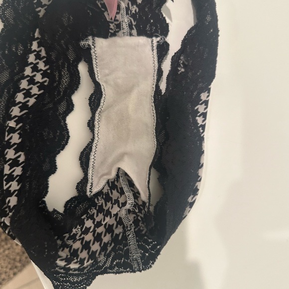 Victoria Secret Houndstooth Bra & Panty Set 32c / XS - Picture 9 of 9